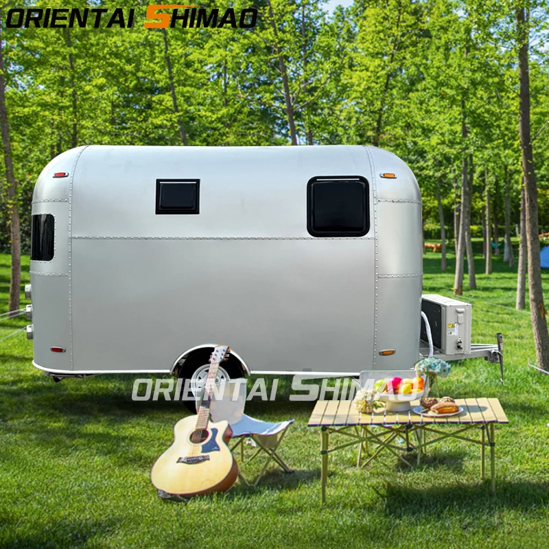 RV кемпер тіркемесімен жалғыз саяхаттау